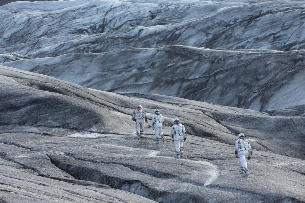 The Endurance and Ranger connect as Cooper tries to rescue Brand